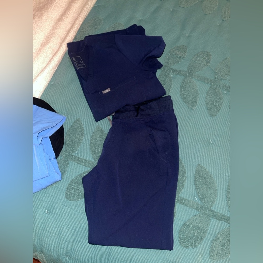 Figs Catarina Top & Zamora Joggers